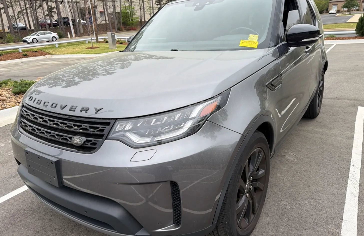 Used 2017 Land Rover Discovery SE AWD/4WD image 1
