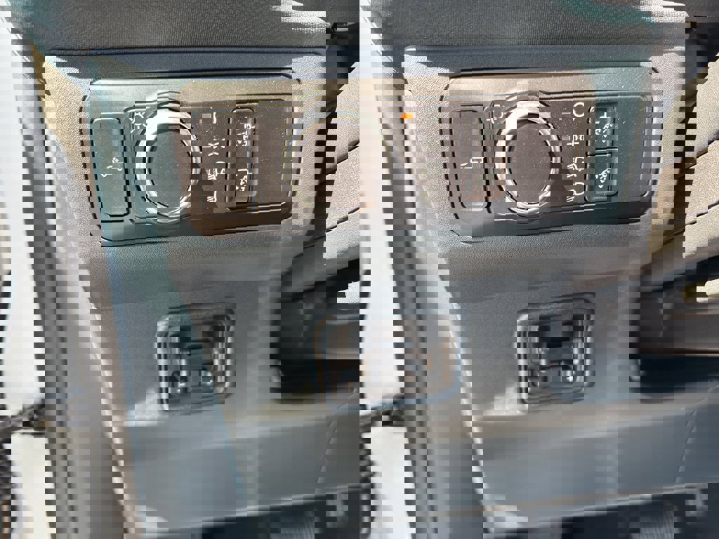 New 2025 Ford Maverick Lariat w/ Black Appearance Package image 16