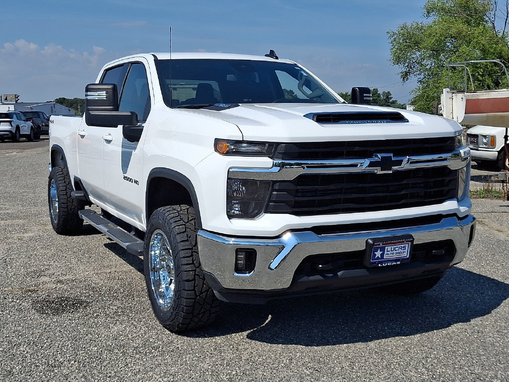 Used 2025 Chevrolet Silverado 2500 LT w/ Convenience Package AWD/4WD image 2