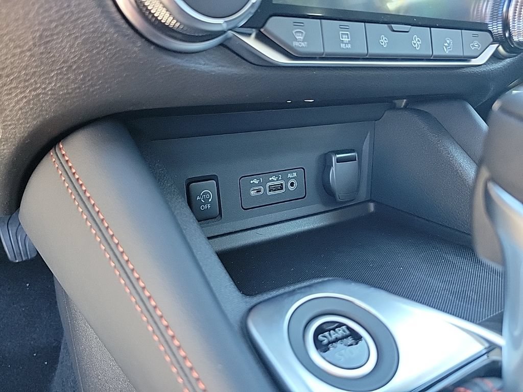 New 2025 Nissan Sentra SR w/ SR Premium Package FWD image 28