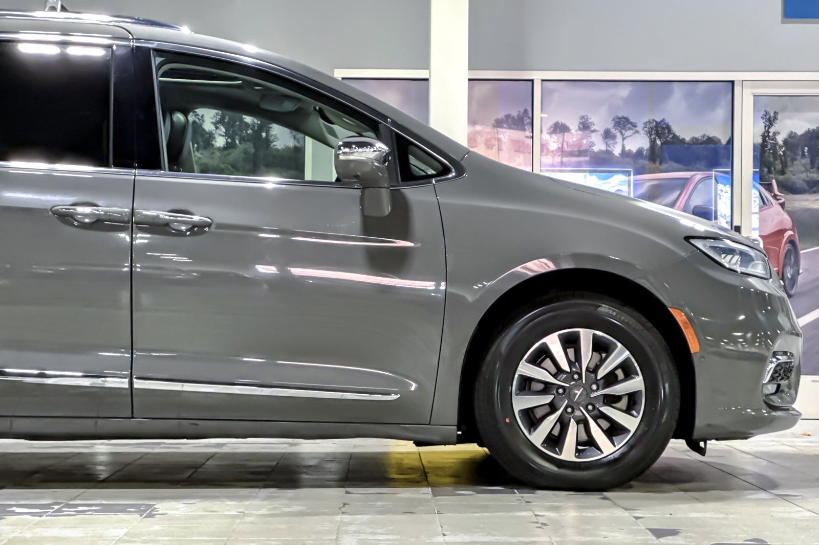 Used 2021 Chrysler Pacifica Limited w/ Premium & Safety Sphere Group image 36