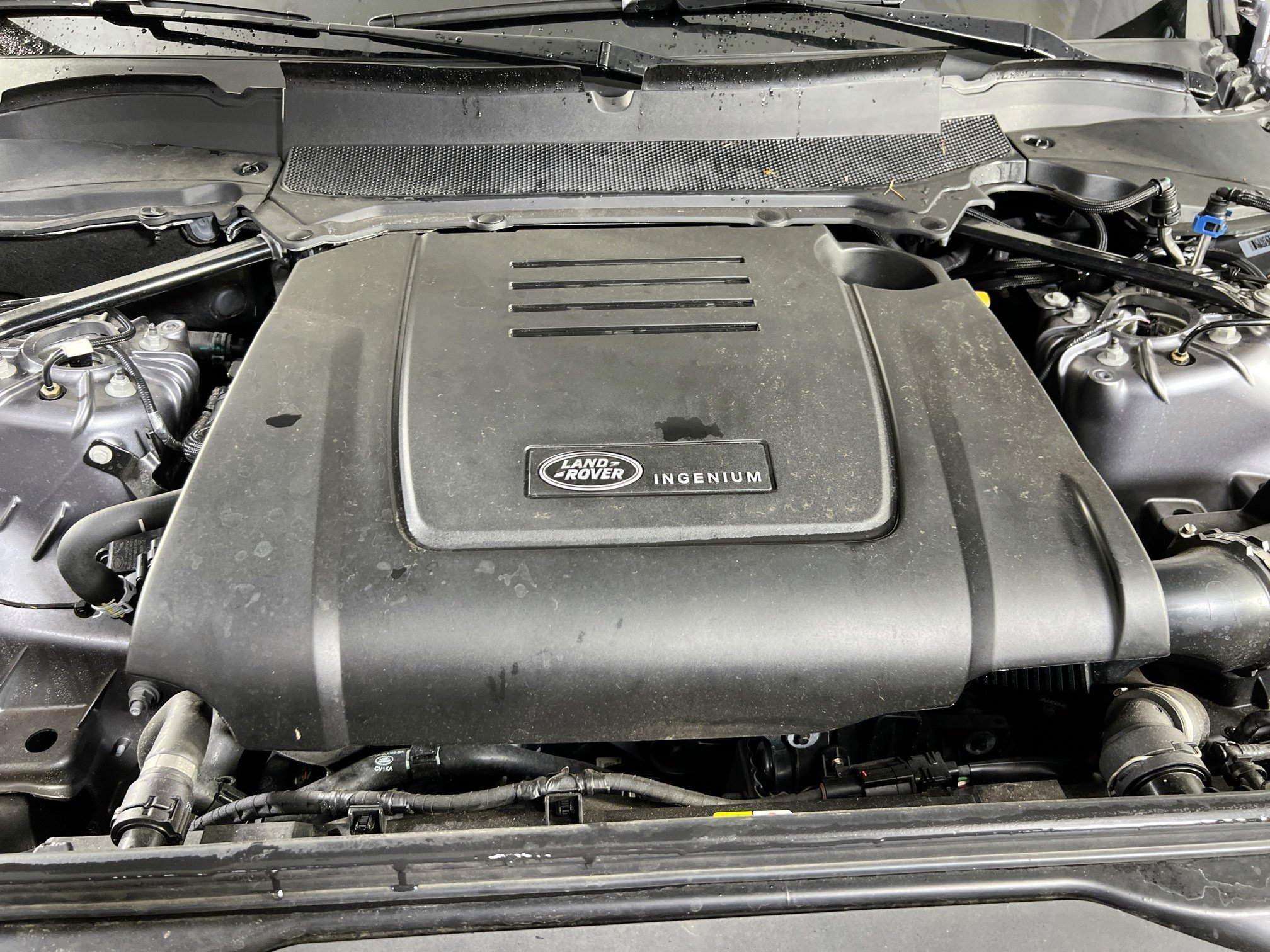 Used 2024 Land Rover Discovery S image 34