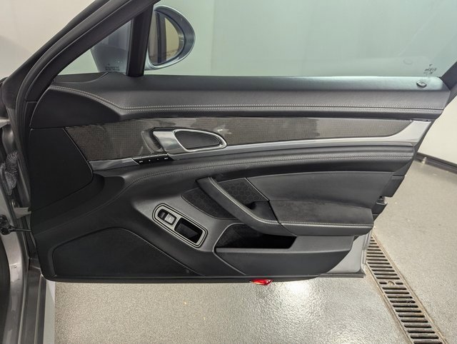 Used 2013 Porsche Panamera GTS image 28