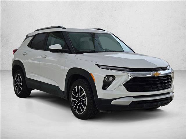 Used 2025 Chevrolet TrailBlazer LT AWD/4WD image 3