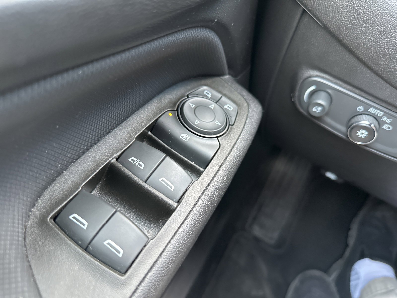 Used 2023 Chevrolet Equinox RS w/ RS Leather Package image 35