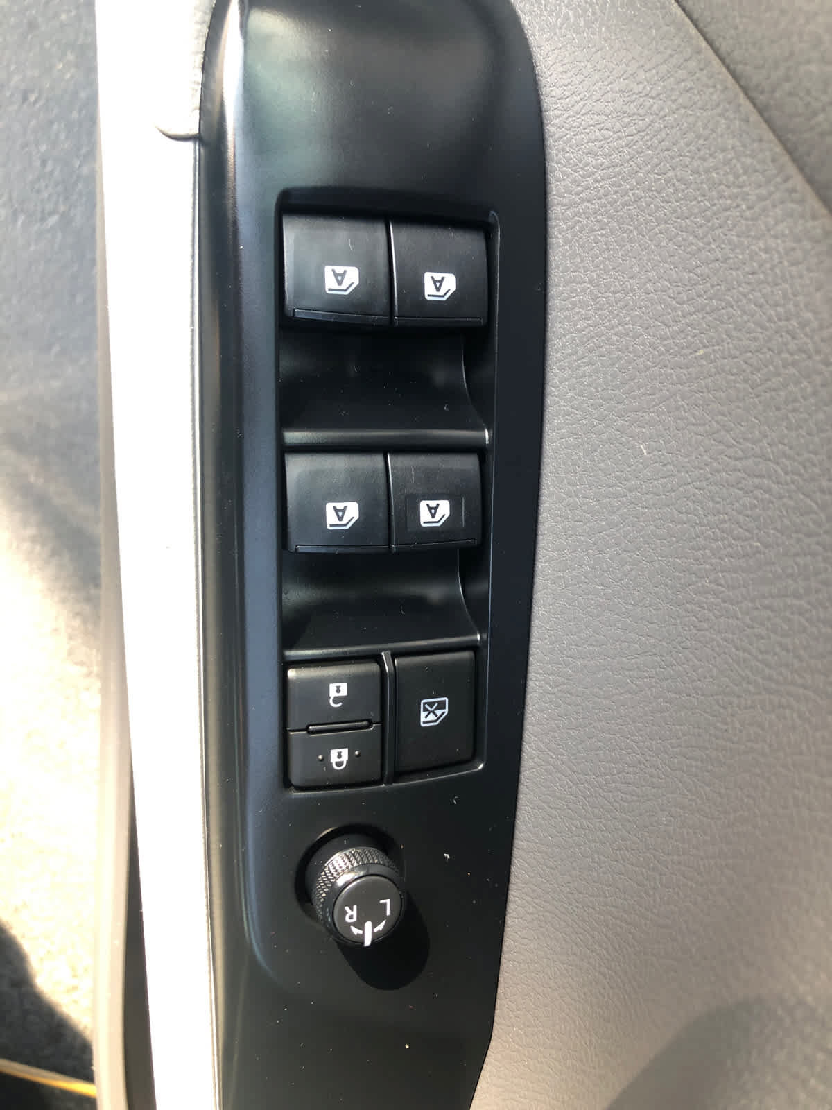 Used 2018 Toyota Camry LE w/ Convenience Package FWD image 8