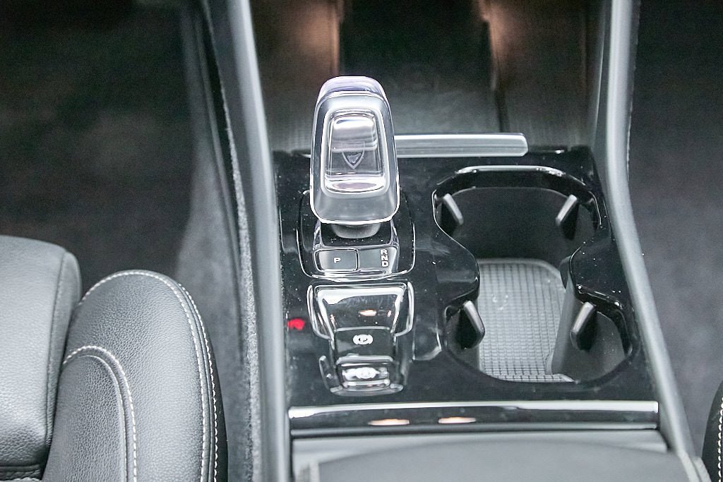 Certified 2024 Volvo XC40 B5 Plus w/ Climate Package image 24