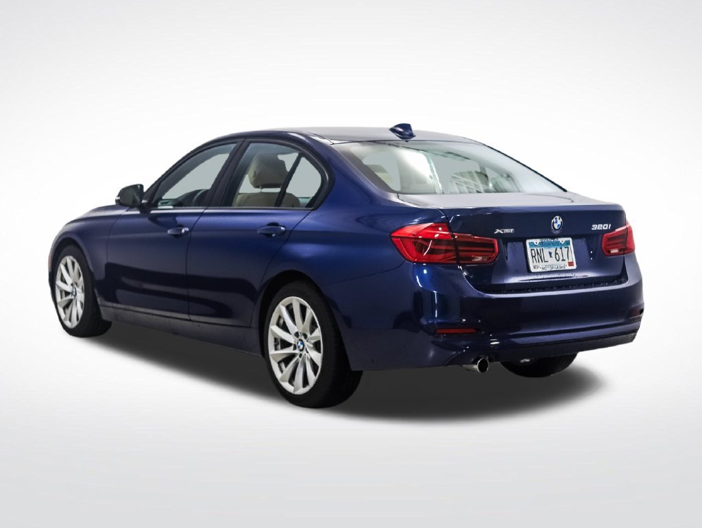 Used 2018 BMW 320i xDrive Sedan AWD/4WD image 3