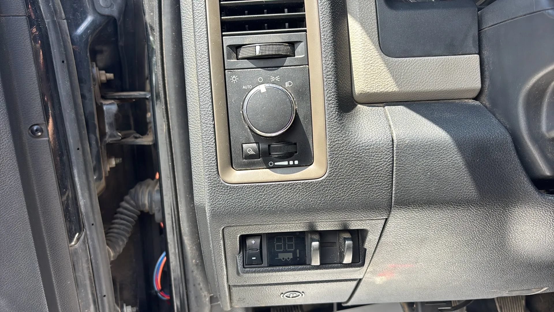 Used 2012 RAM 2500 ST w/ Chrome Appearance Group AWD/4WD image 19