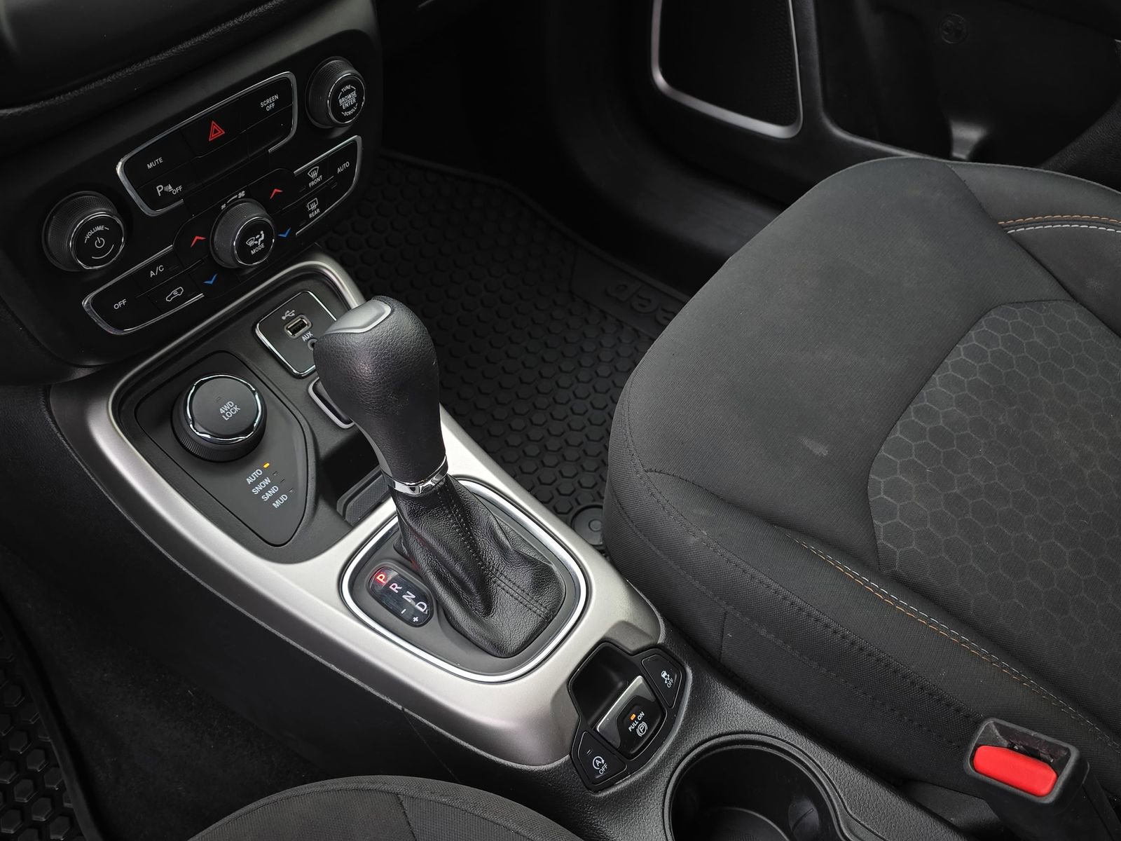 Used 2018 Jeep Compass Sport w/ Tech Group image 26