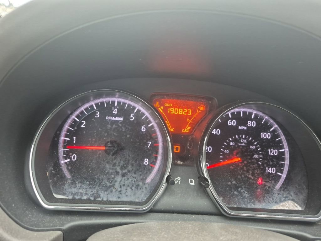 Used 2013 Nissan Versa SV image 3