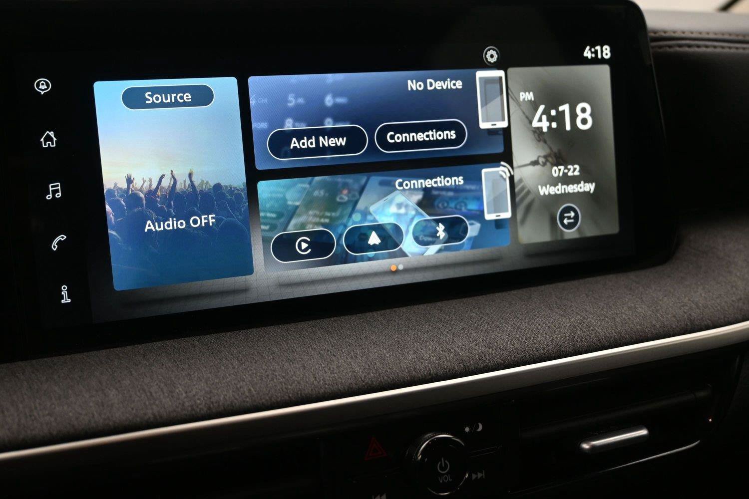 Certified 2025 Nissan Kicks SV AWD/4WD image 4