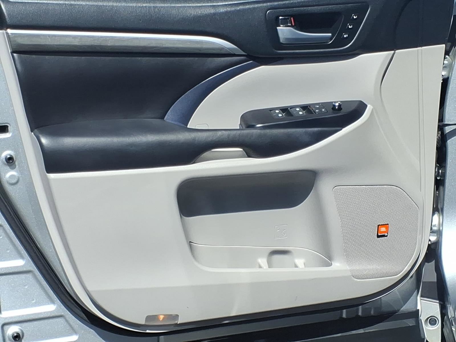 Certified 2017 Toyota Highlander Limited image 15