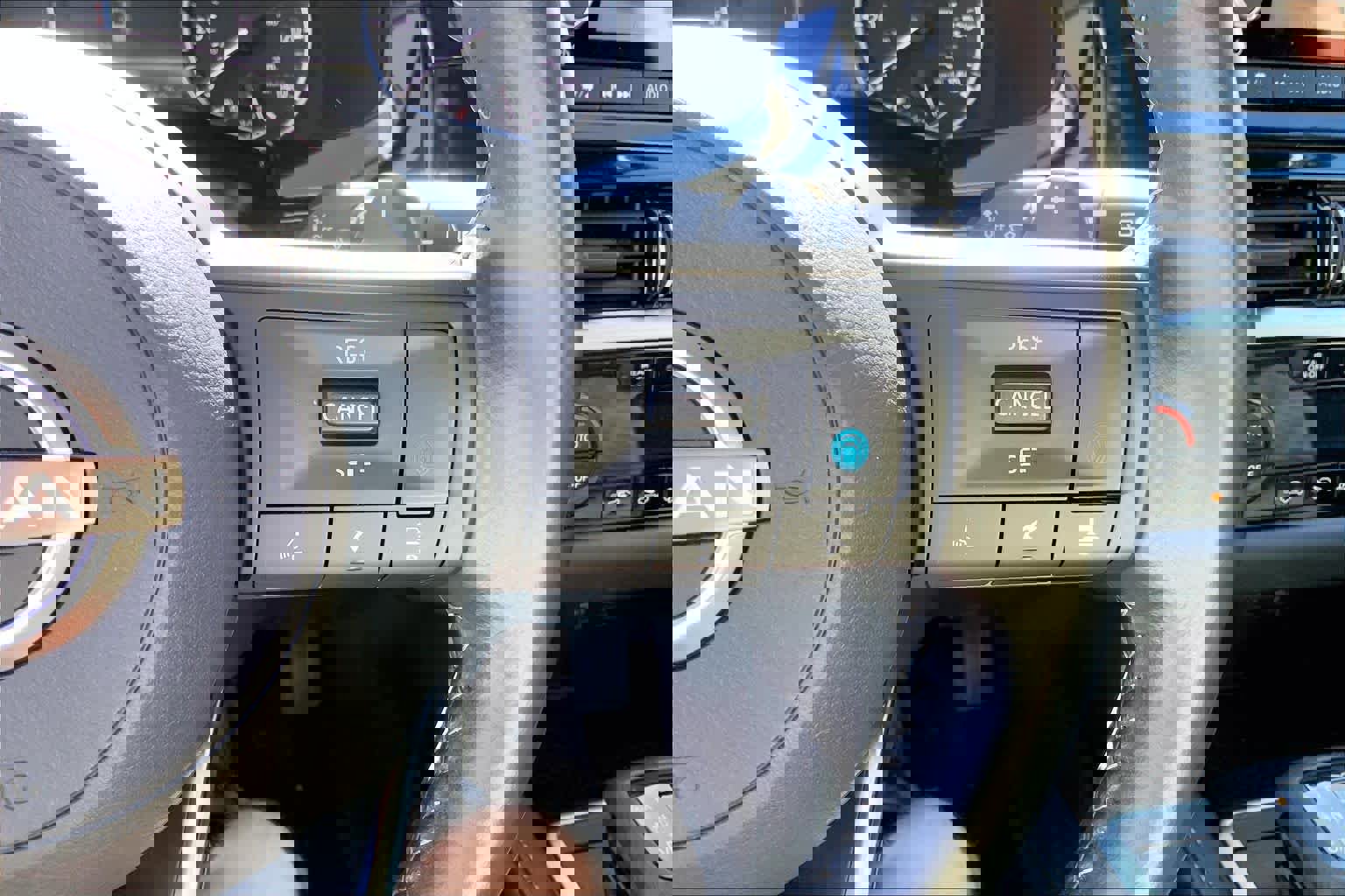 Used 2025 Nissan Pathfinder SV image 22