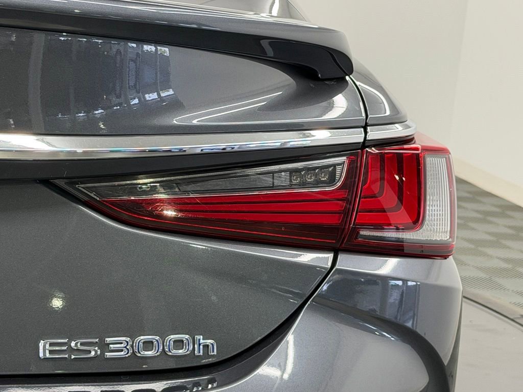 Used 2022 Lexus ES 300h FWD image 13