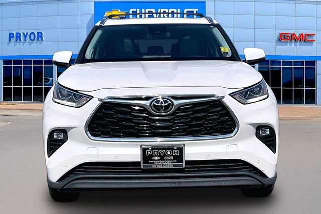 Used 2021 Toyota Highlander Limited image 2