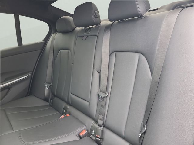Used 2021 BMW 330i Sedan w/ Driving Assistance Package RWD image 6
