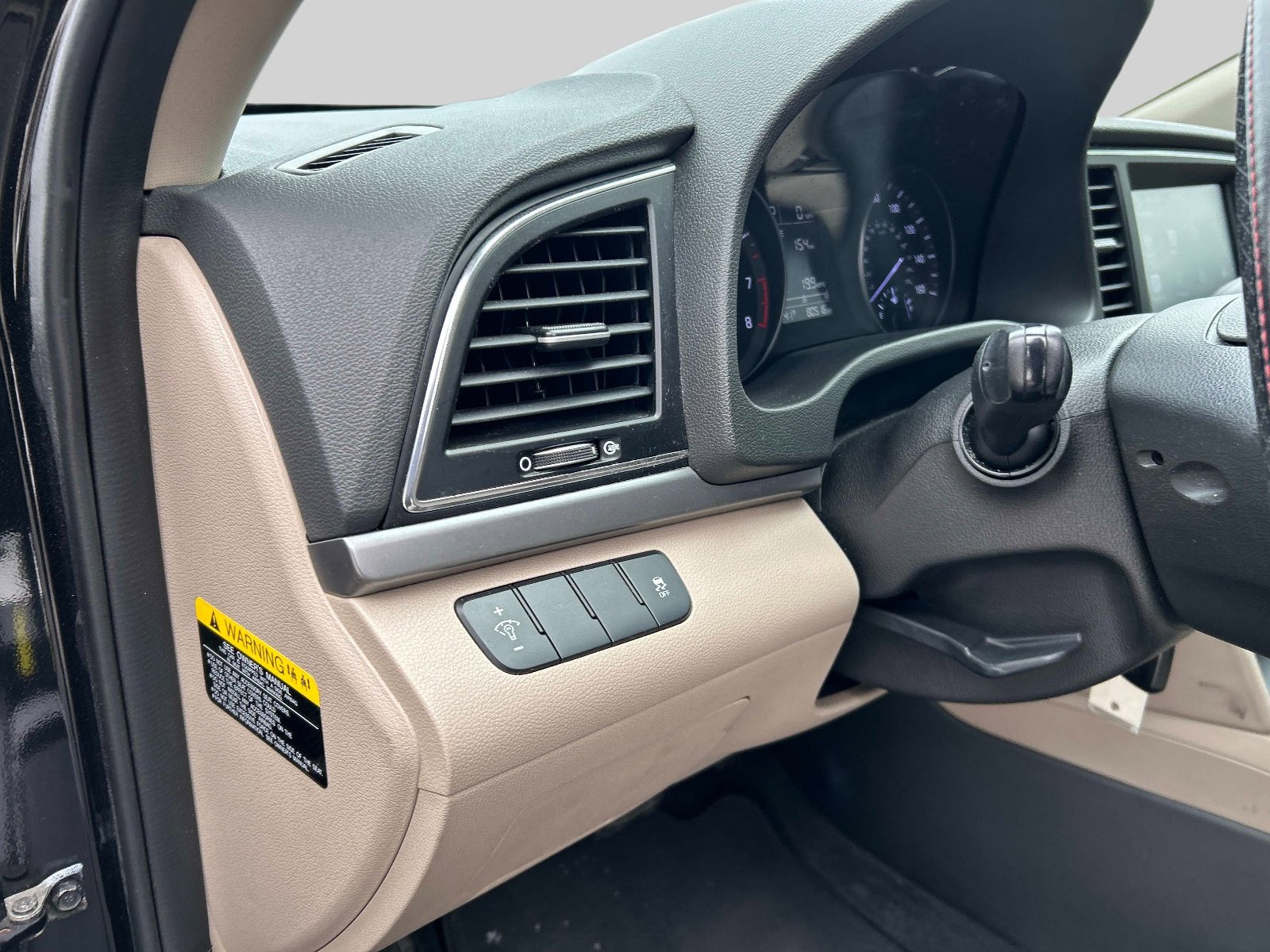 Used 2017 Hyundai Elantra SE image 18