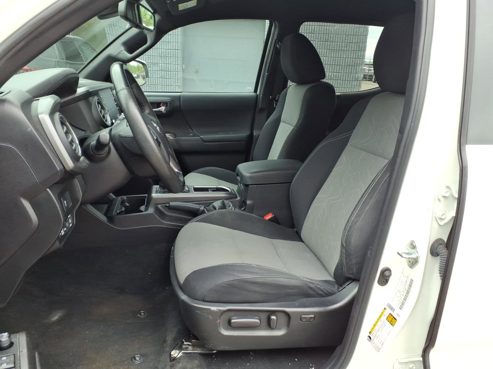 Used 2022 Toyota Tacoma TRD Off-Road AWD/4WD image 13