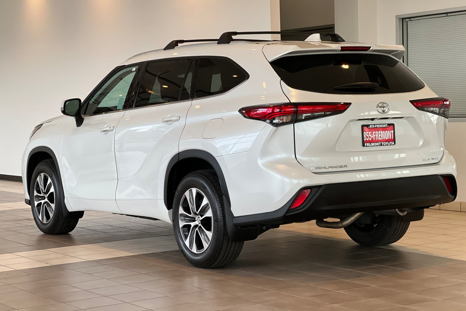 Certified 2022 Toyota Highlander XLE AWD/4WD image 6