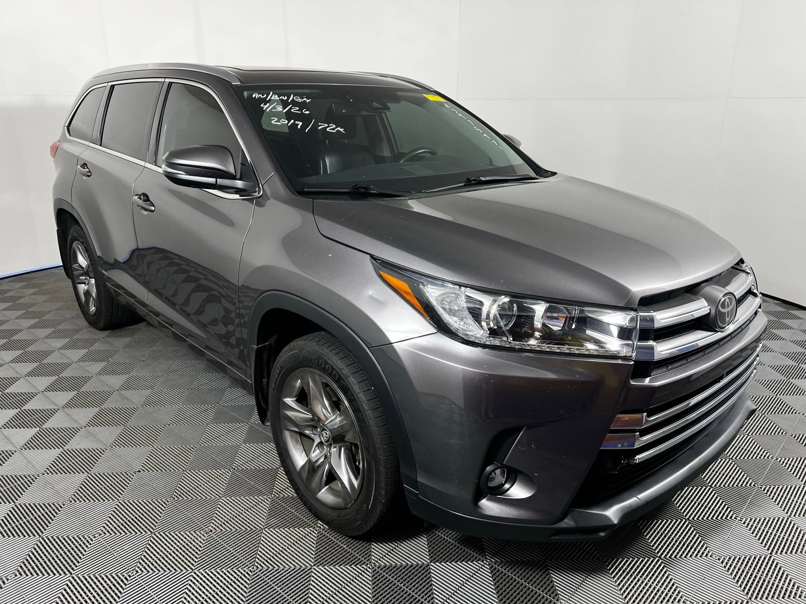 Used 2019 Toyota Highlander Limited Platinum AWD/4WD image 3