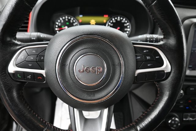 Used 2019 Jeep Renegade Trailhawk AWD/4WD image 14
