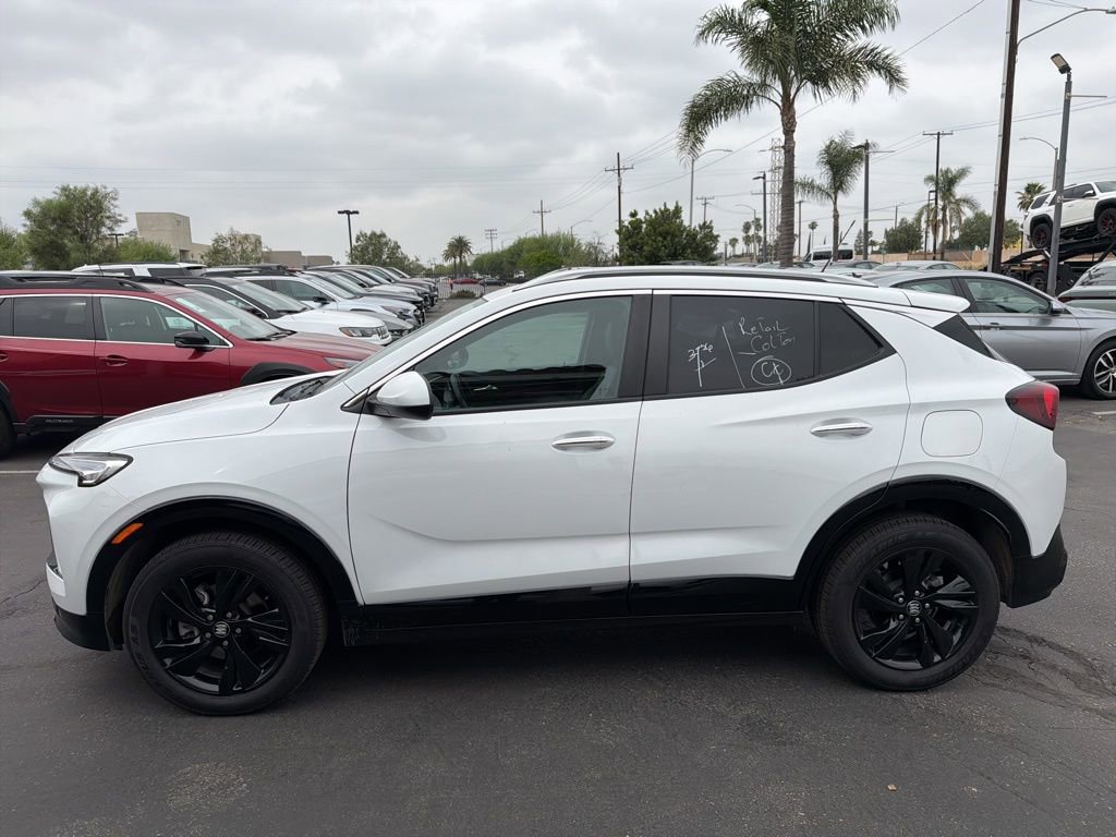 Used 2024 Buick Encore GX Sport Touring image 2