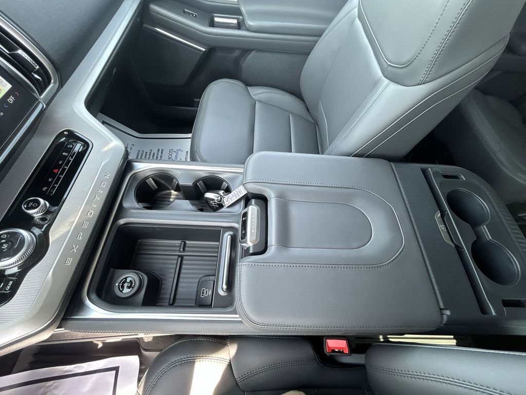 New 2026 Ford Expedition Active image 27