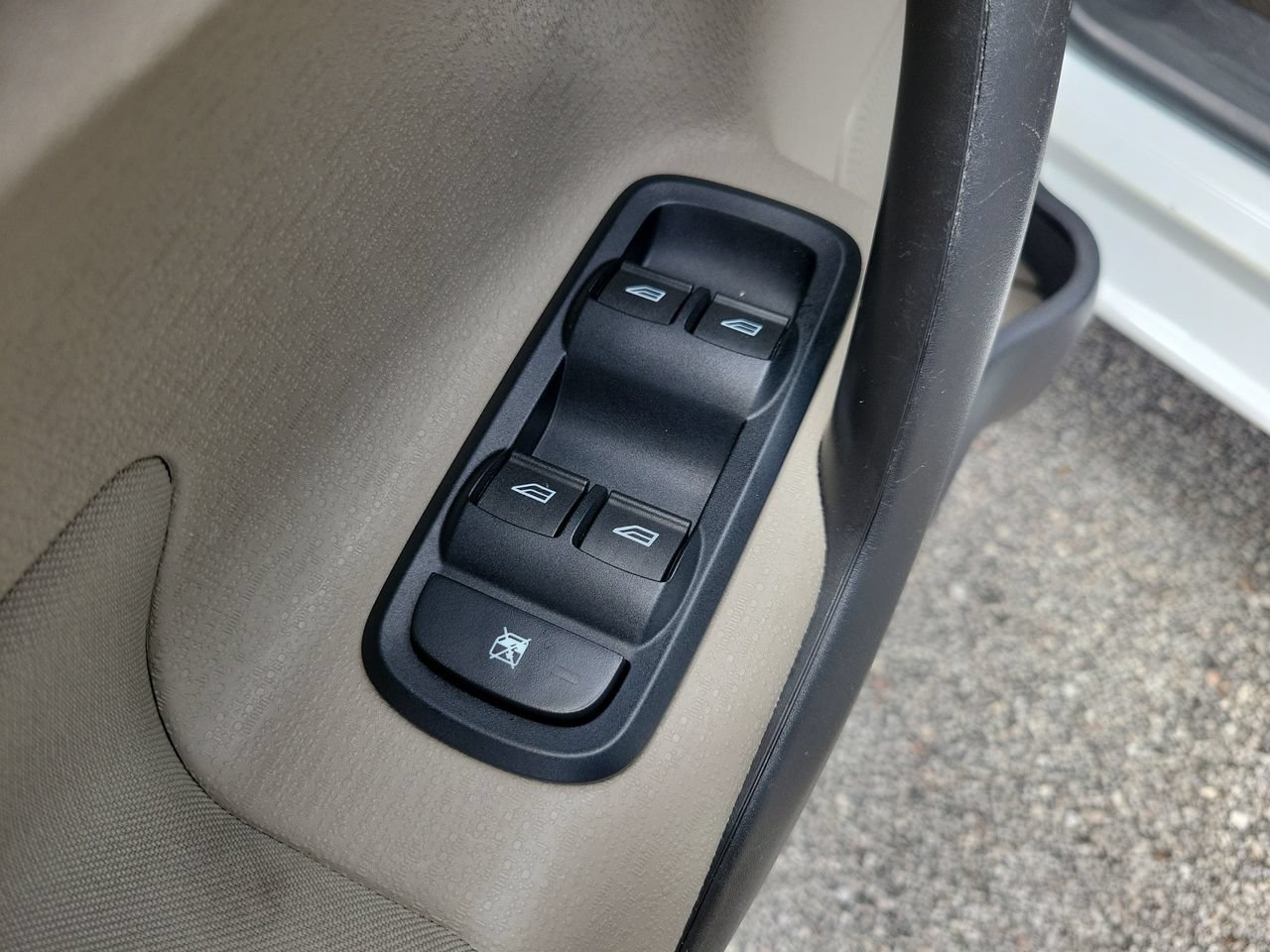 Used 2018 Ford Fiesta SE FWD image 14