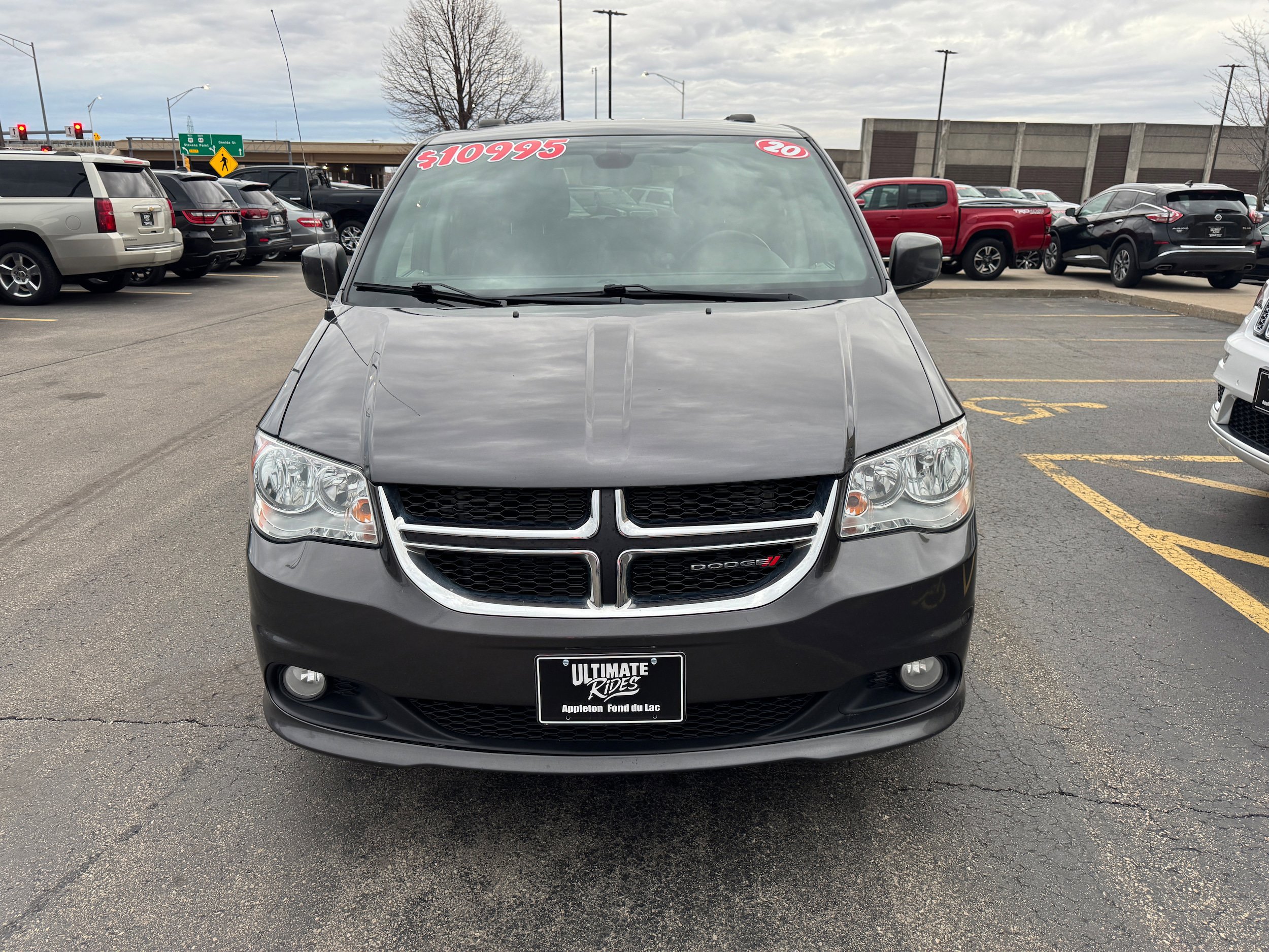 Used 2020 Dodge Grand Caravan SXT FWD image 2