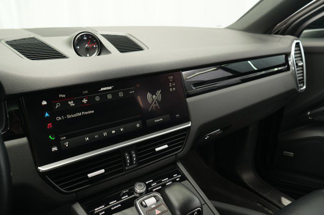 Used 2023 Porsche Cayenne Platinum Edition image 38