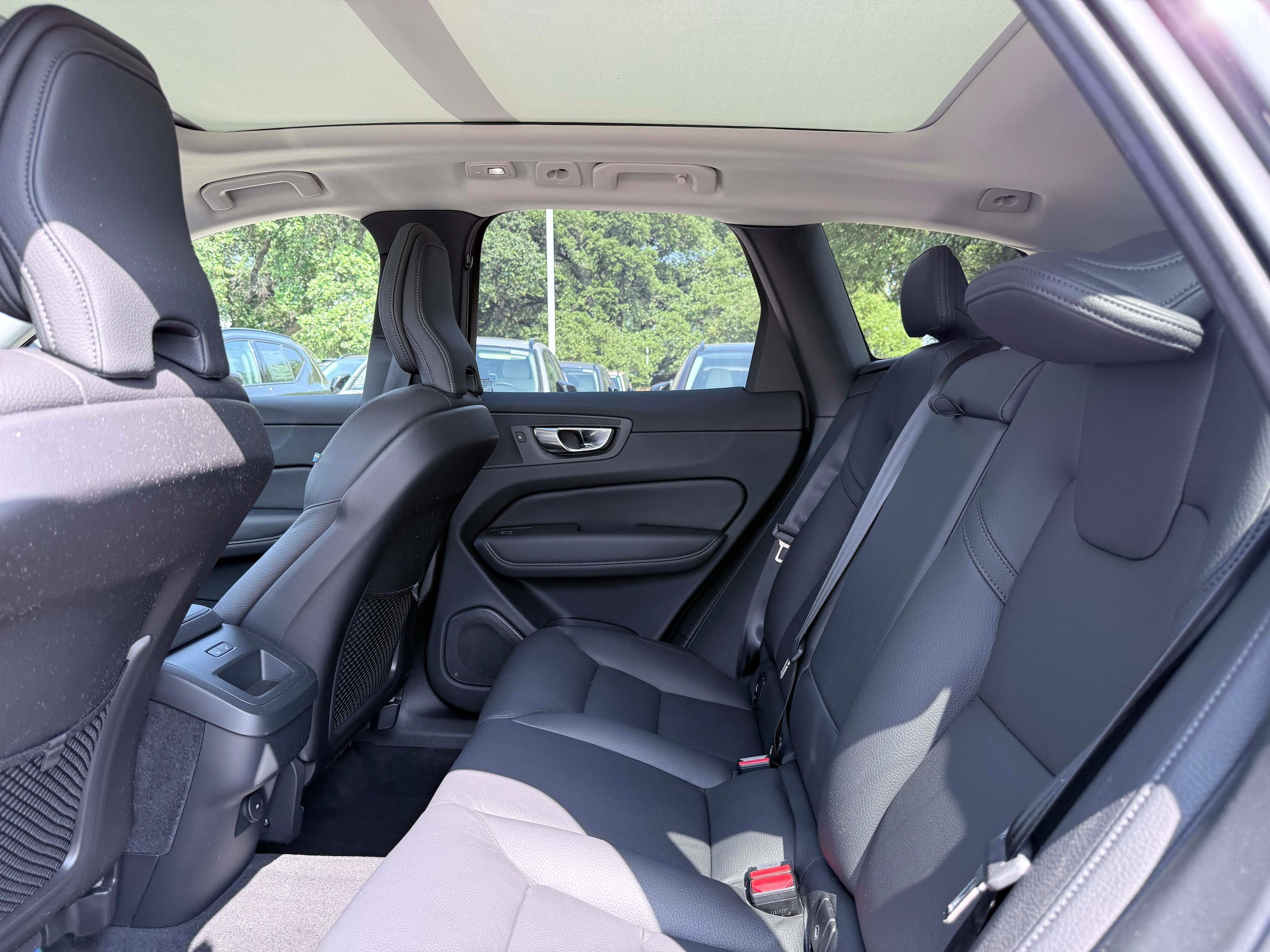 Certified 2025 Volvo XC60 B5 Plus AWD/4WD image 15