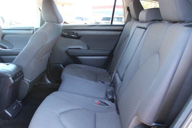 Used 2020 Toyota Highlander LE FWD image 37