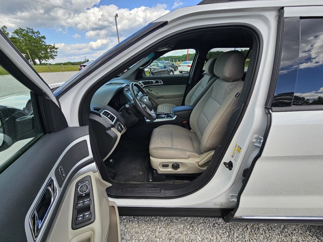 Used 2014 Ford Explorer XLT FWD image 14