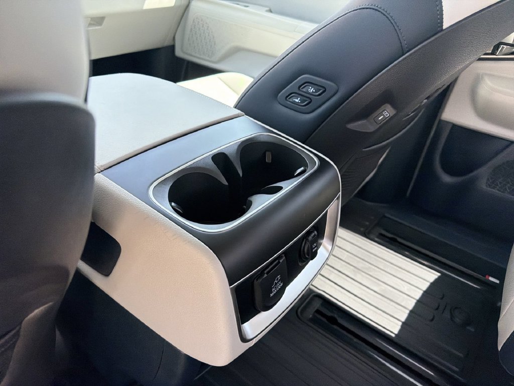 New 2027 Kia Carnival SX w/ Dark Edition Package FWD image 25