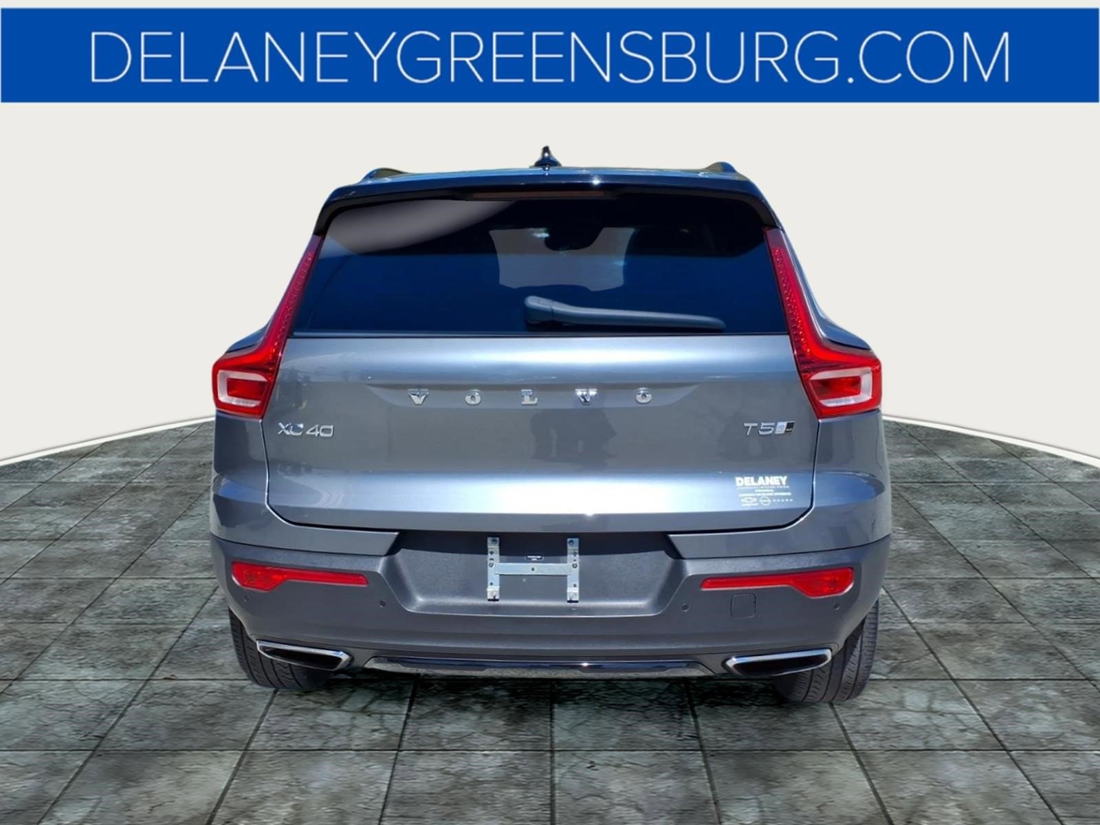 Used 2019 Volvo XC40 T5 R-Design image 4