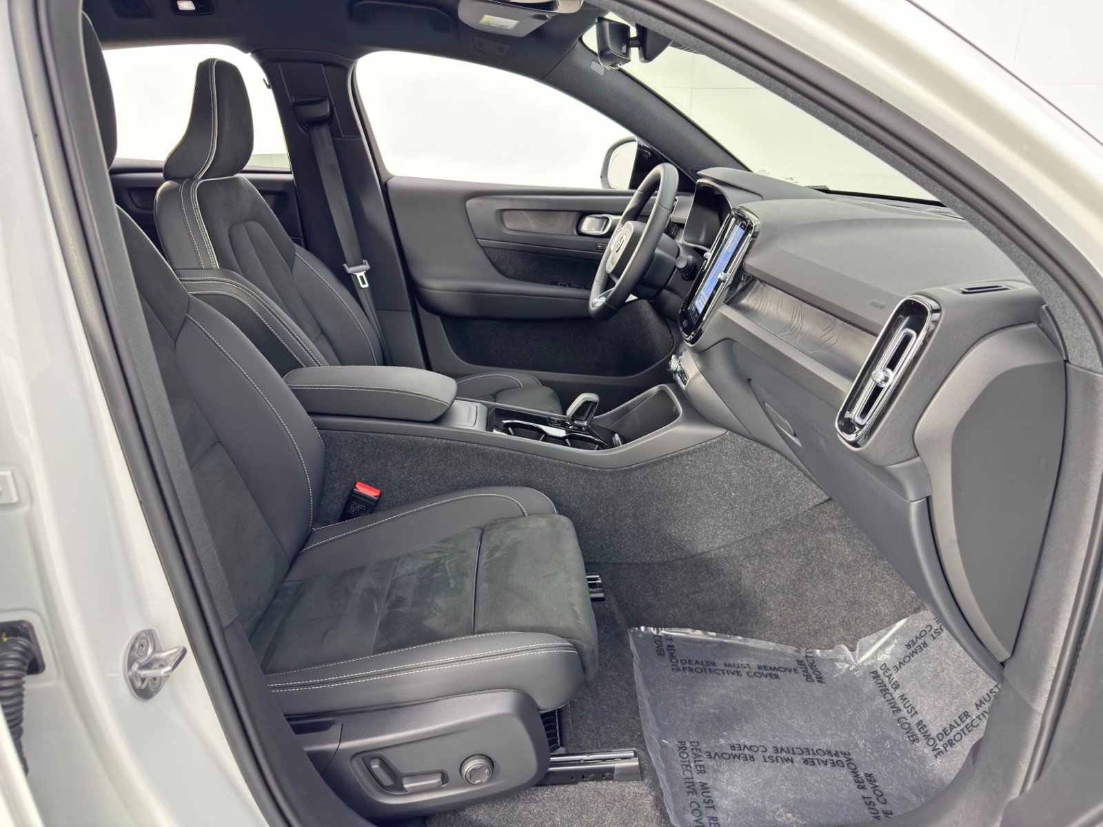 Used 2023 Volvo C40 P8 Recharge Ultimate w/ Protection Package Premier image 15