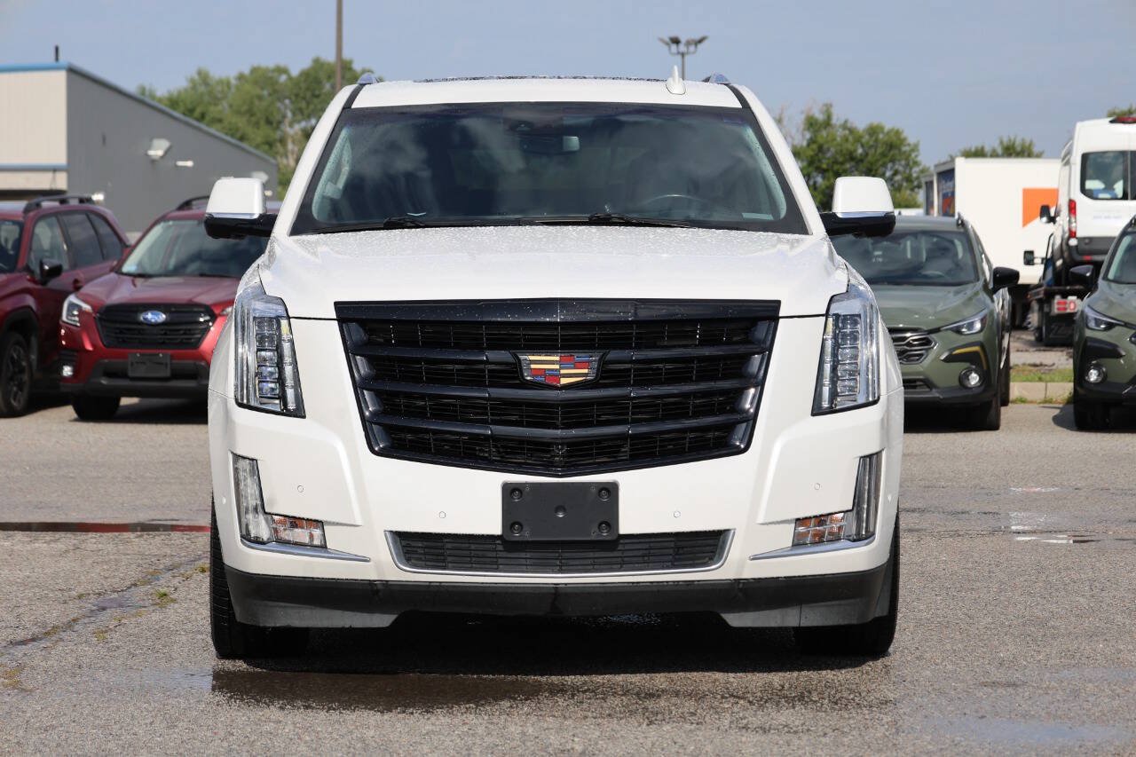 Used 2019 Cadillac Escalade ESV Luxury AWD/4WD image 2