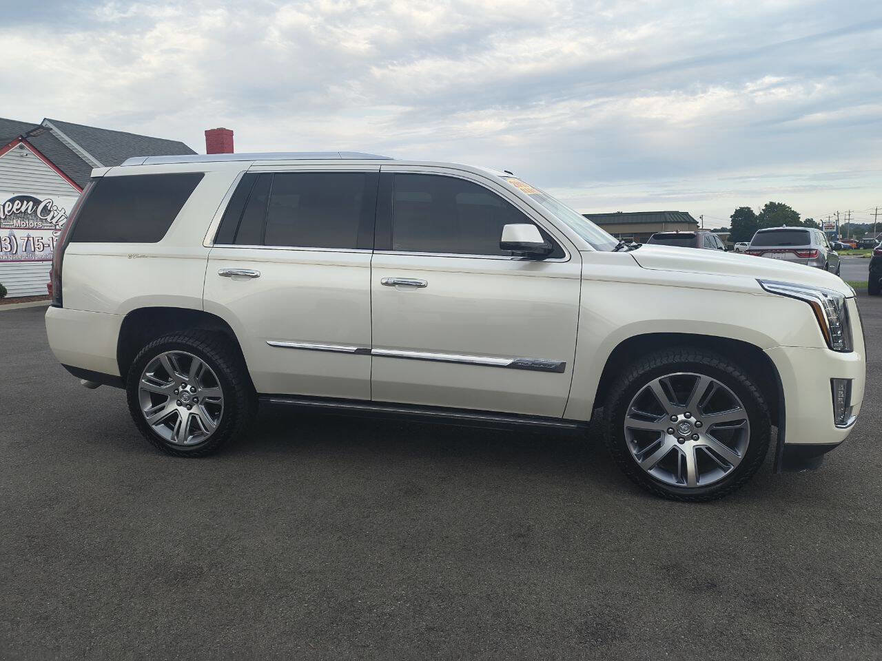 Used 2015 Cadillac Escalade Premium image 2