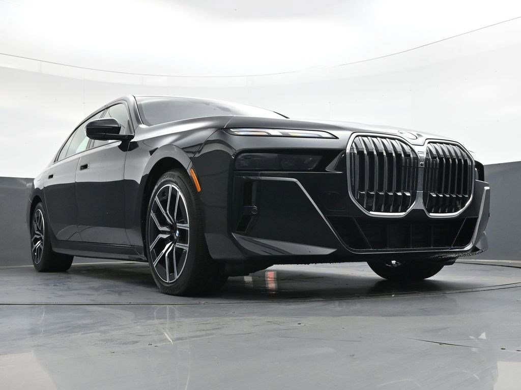 Used 2025 BMW 760i xDrive w/ Luxury Rear Seating Package AWD/4WD image 35