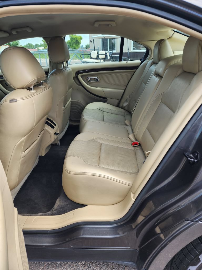 Used 2016 Ford Taurus Limited FWD image 8