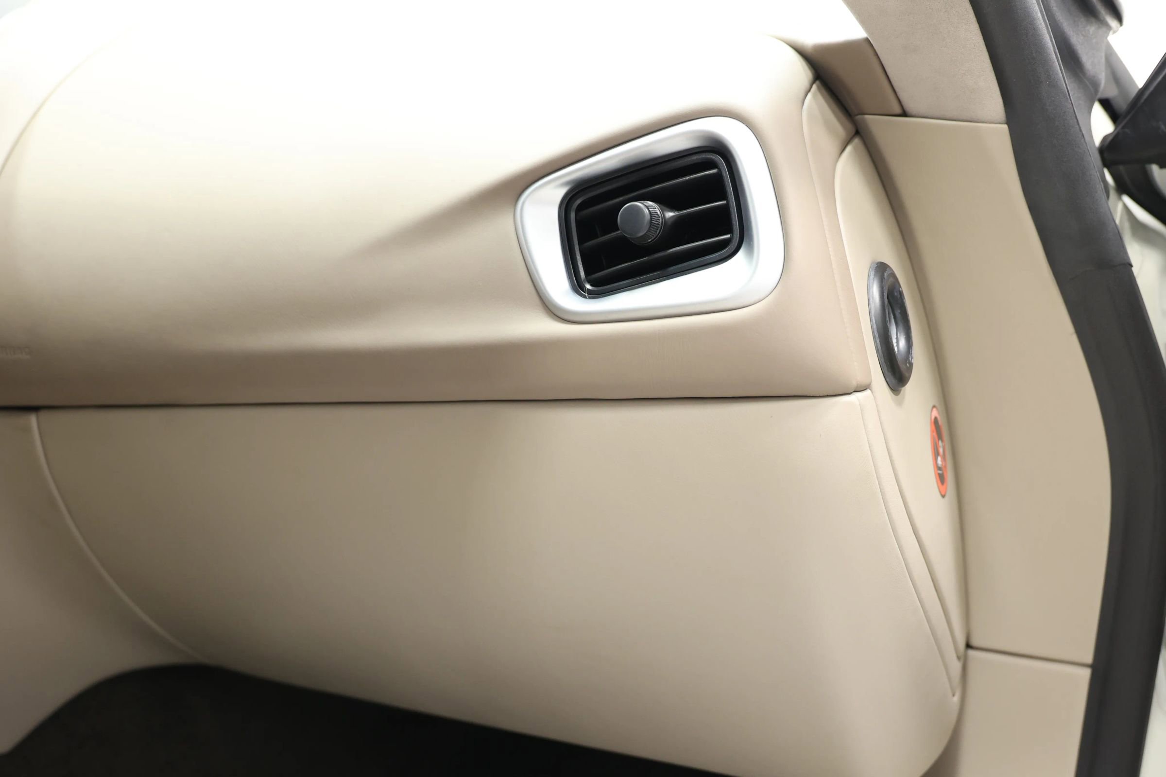 Used 2018 Aston Martin DB11 Coupe image 72