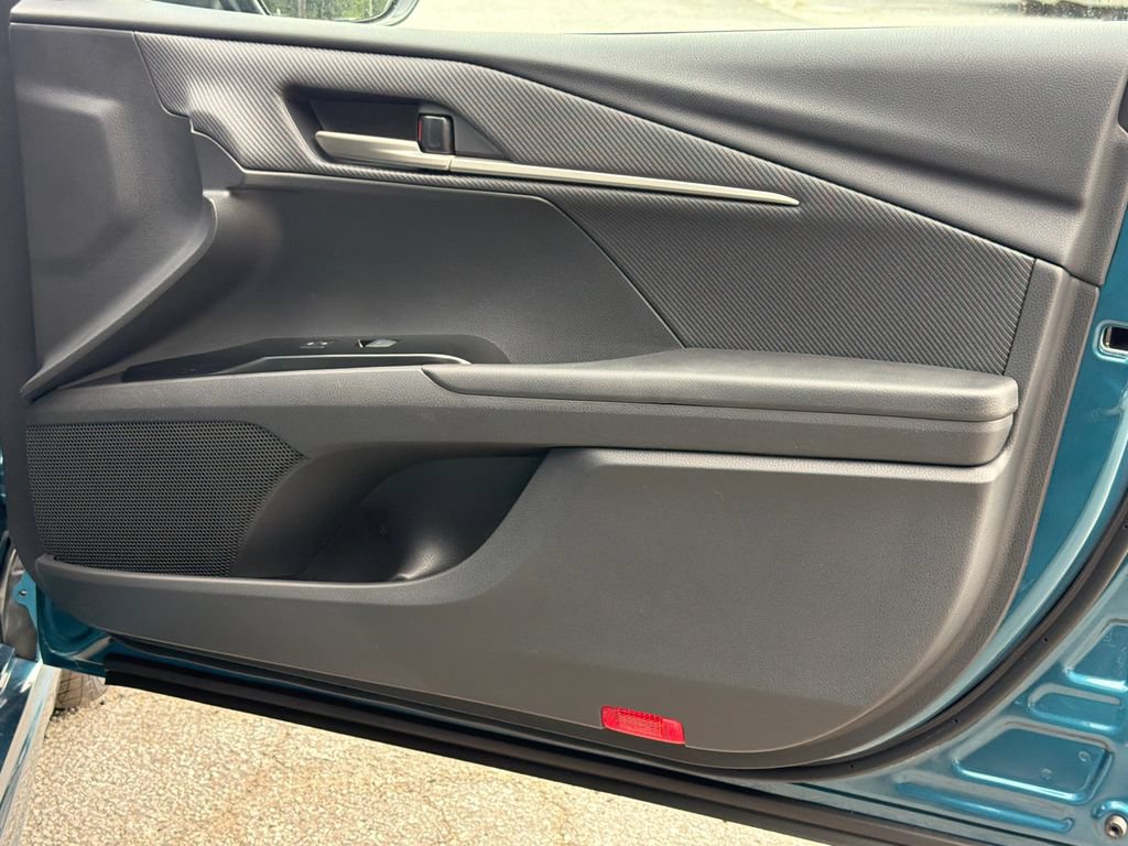 New 2026 Toyota Camry Hybrid FWD image 13