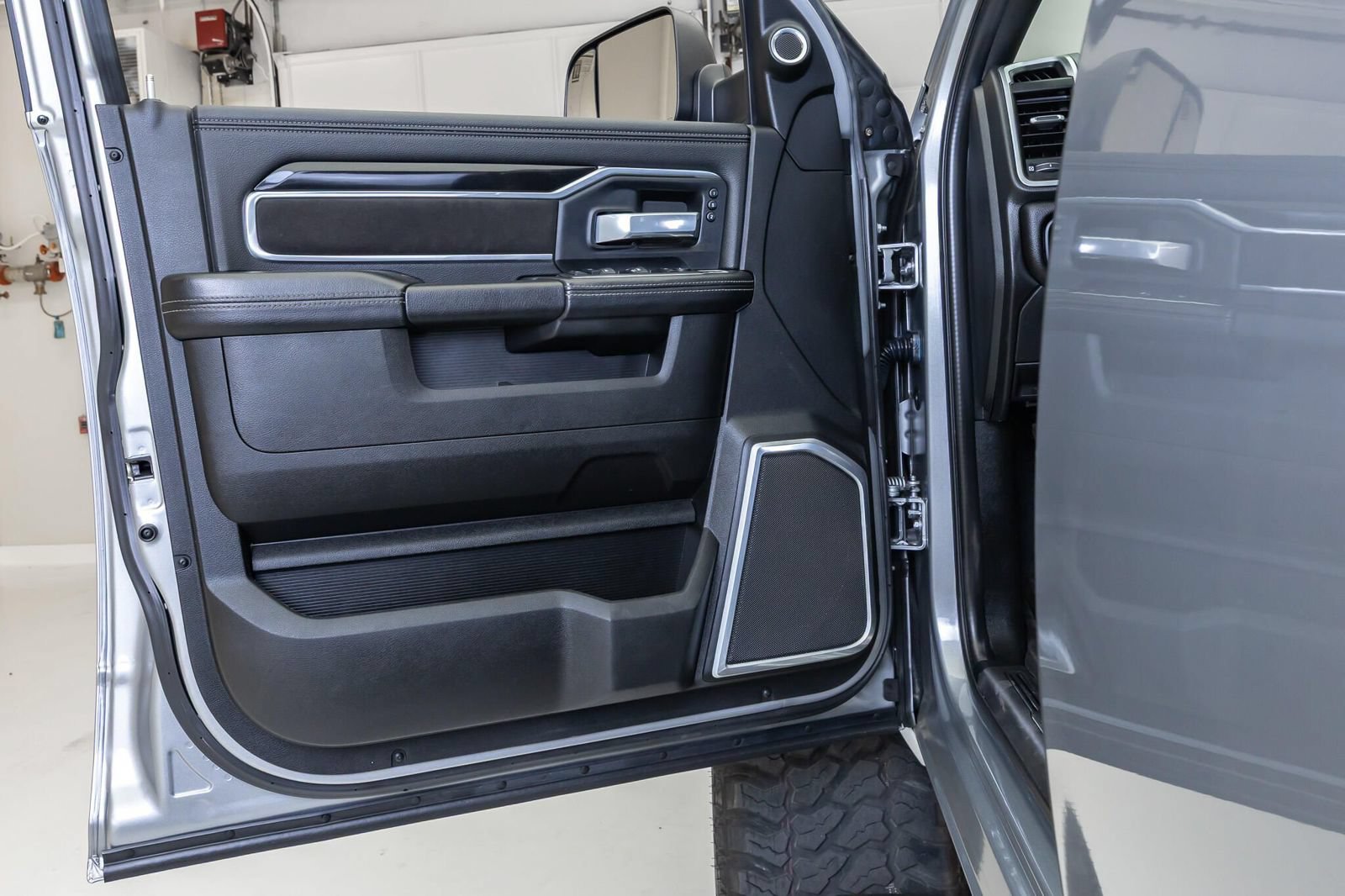 Used 2022 RAM 2500 Laramie AWD/4WD image 44