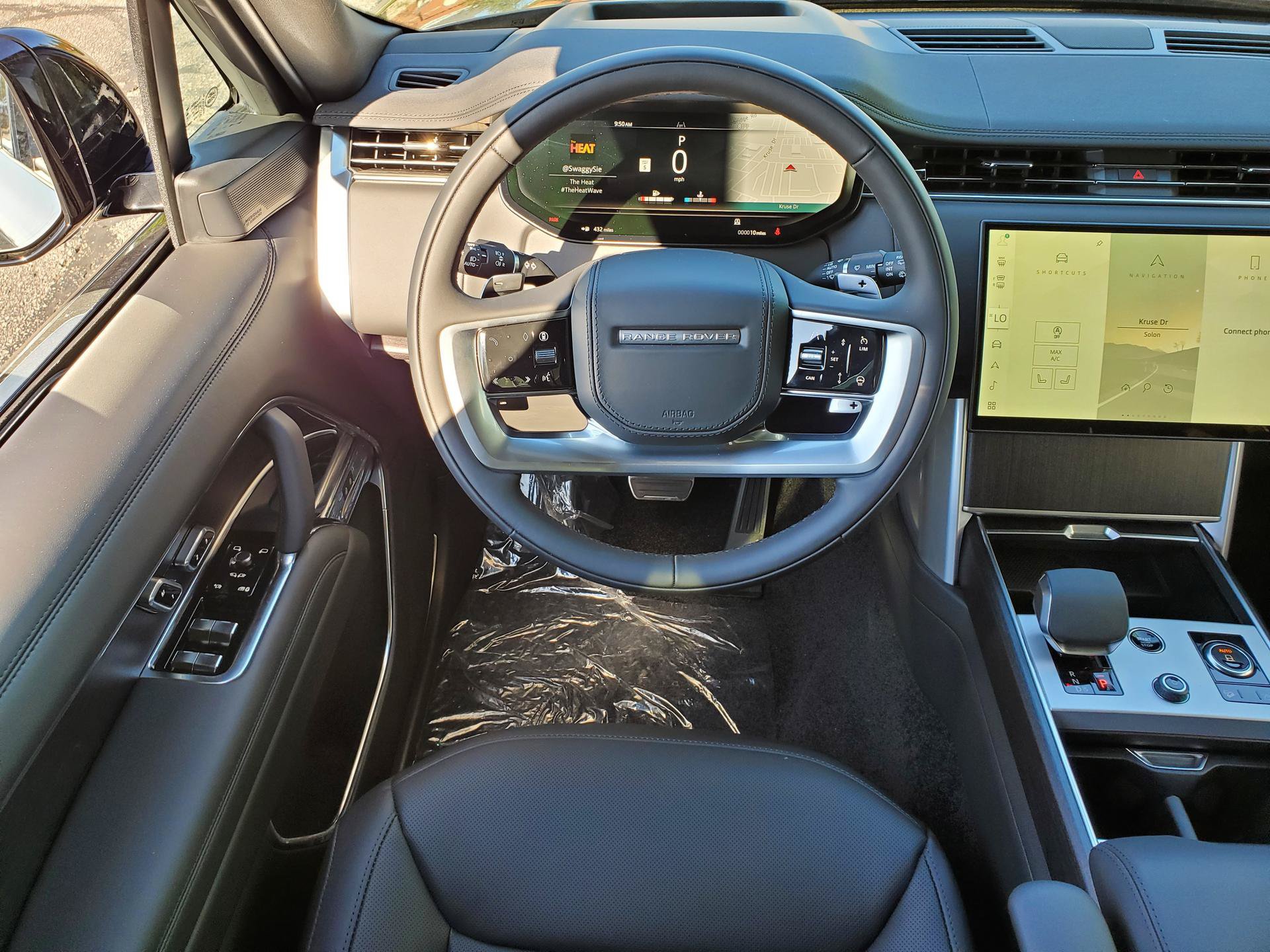 New 2027 Land Rover Range Rover Long Wheelbase SE AWD/4WD image 16
