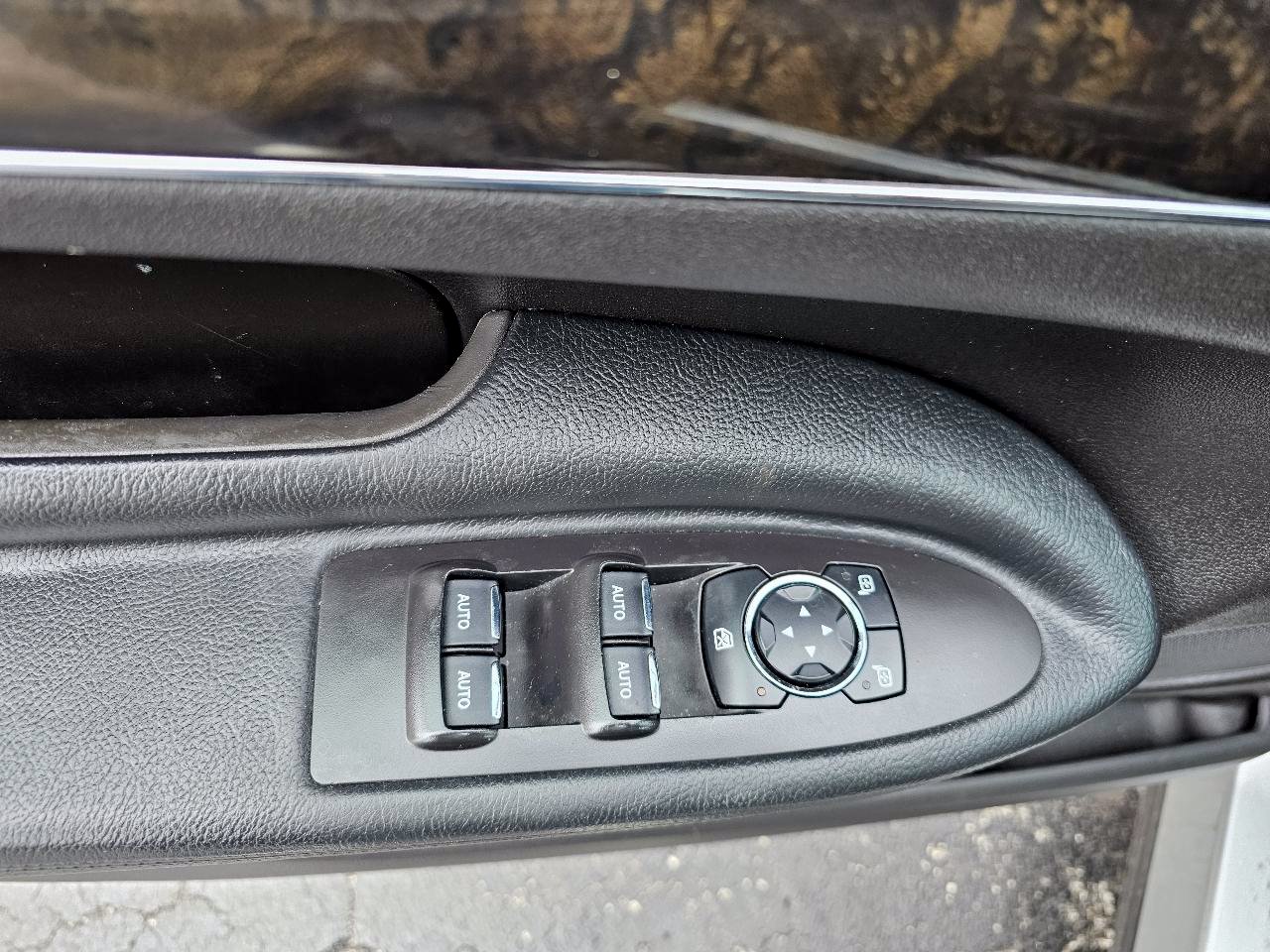 Used 2014 Lincoln MKT AWD image 6