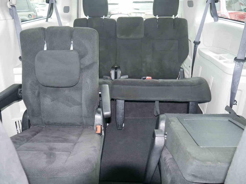 Used 2015 Dodge Grand Caravan SXT image 29