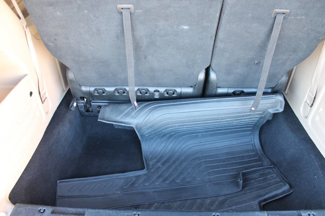 Used 2016 Dodge Grand Caravan SXT FWD image 26