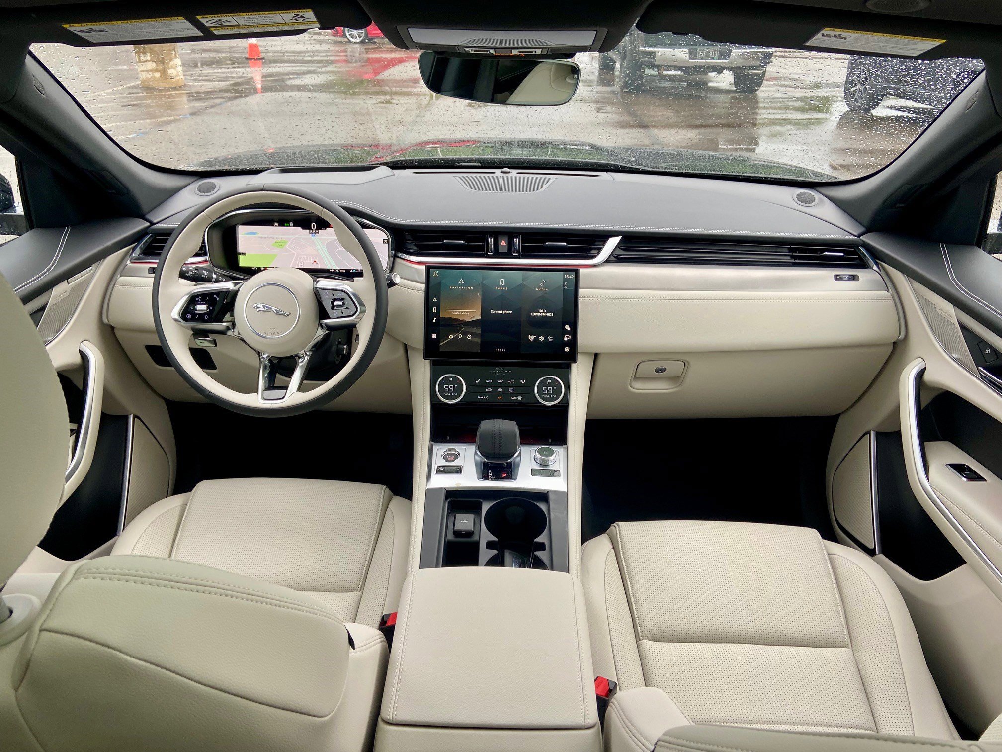 New 2026 Jaguar F-PACE R-Dynamic S image 4