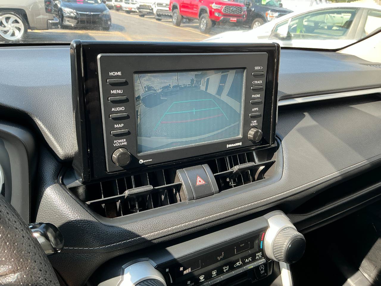 Used 2021 Toyota RAV4 LE AWD/4WD image 15